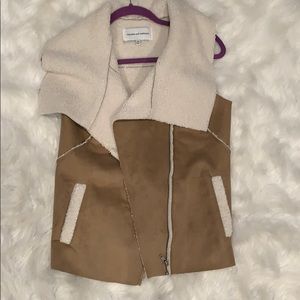 Beige vest faux fur